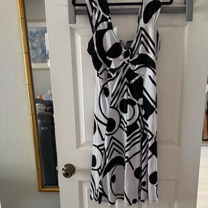 Chic Black and White Geometric Midi Dress
